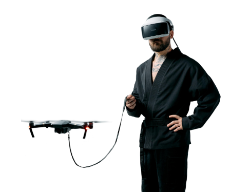 Ein Mensch mit VR Brille mit einer Drone an einer Hundeleine